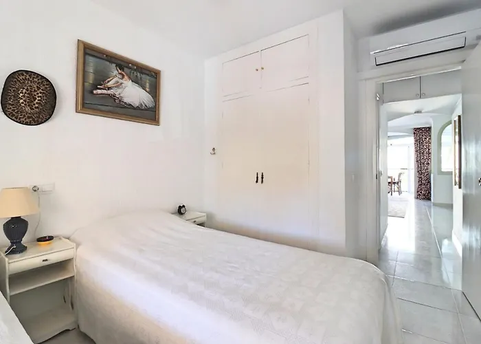 2 Bedroom In With Pool And Seaview アパート *