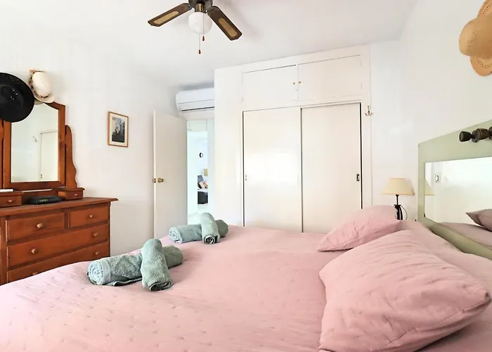 2 Bedroom In With Pool And Seaview アパート ネルハ