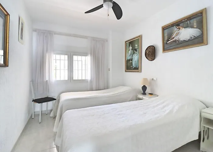 2 Bedroom In With Pool And Seaview アパート