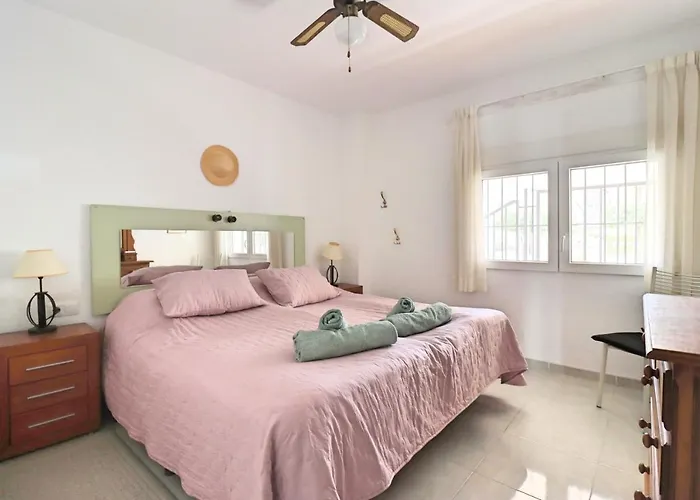 2 Bedroom In With Pool And Seaview アパート *