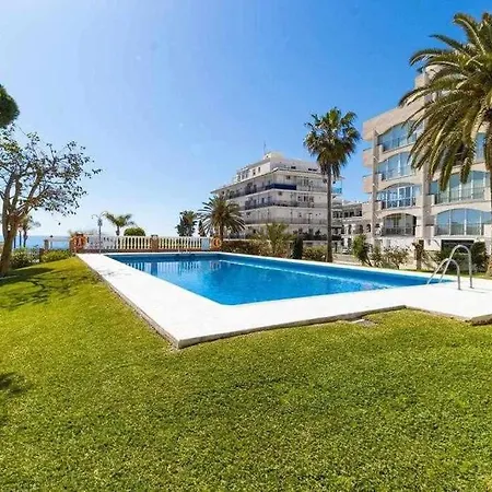 2 Bedroom In With Pool And Seaview *